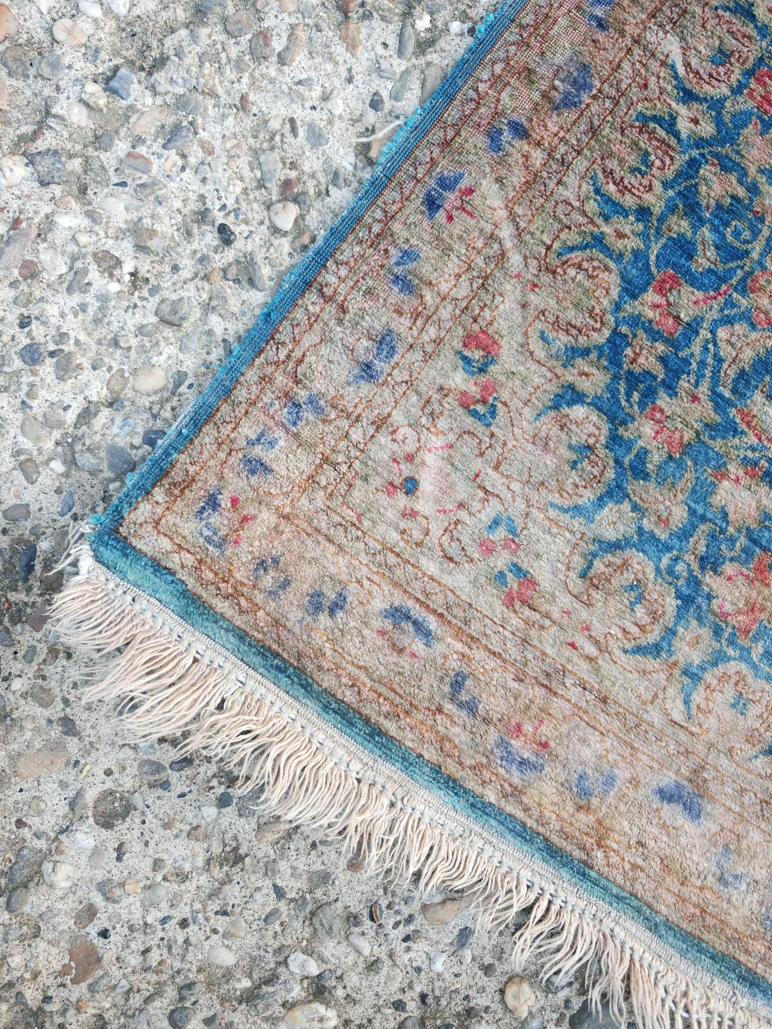 Kerman runner carpet in antique silk, hand-knotted from the 1940s.