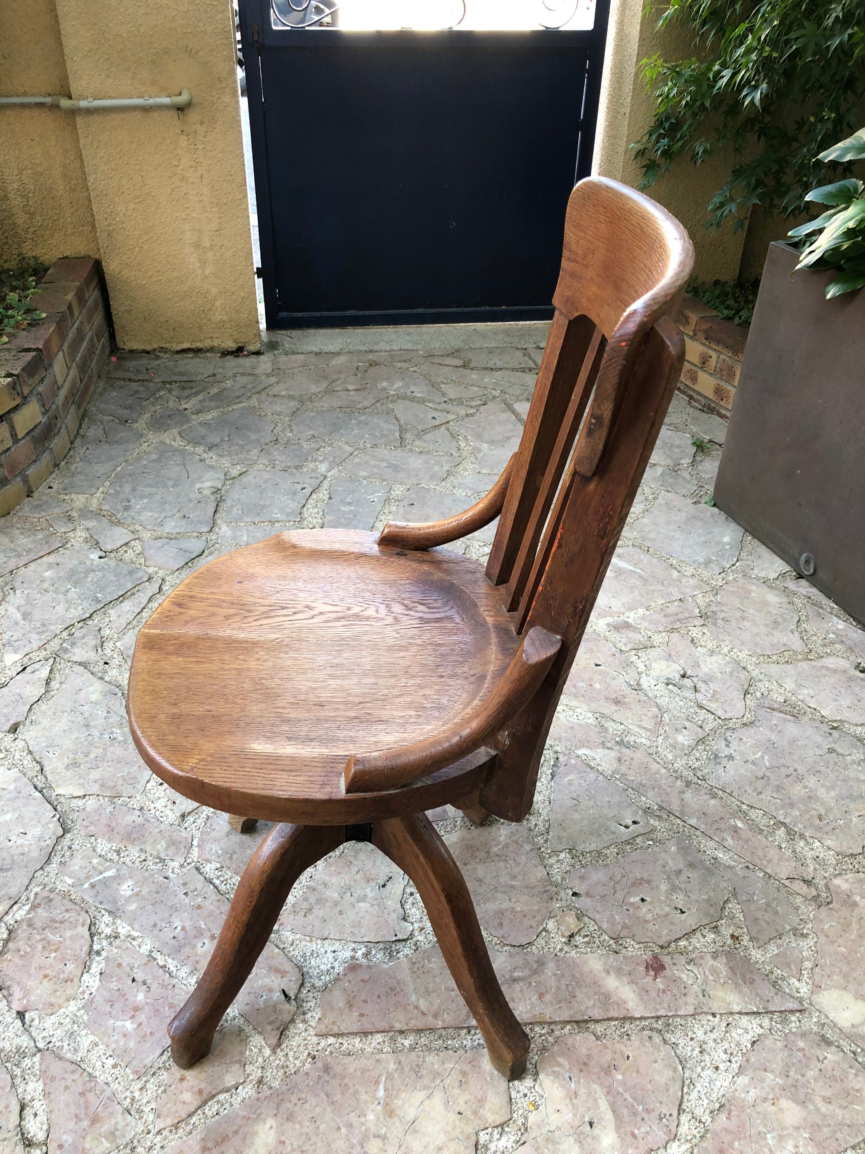 Swivel office chair
