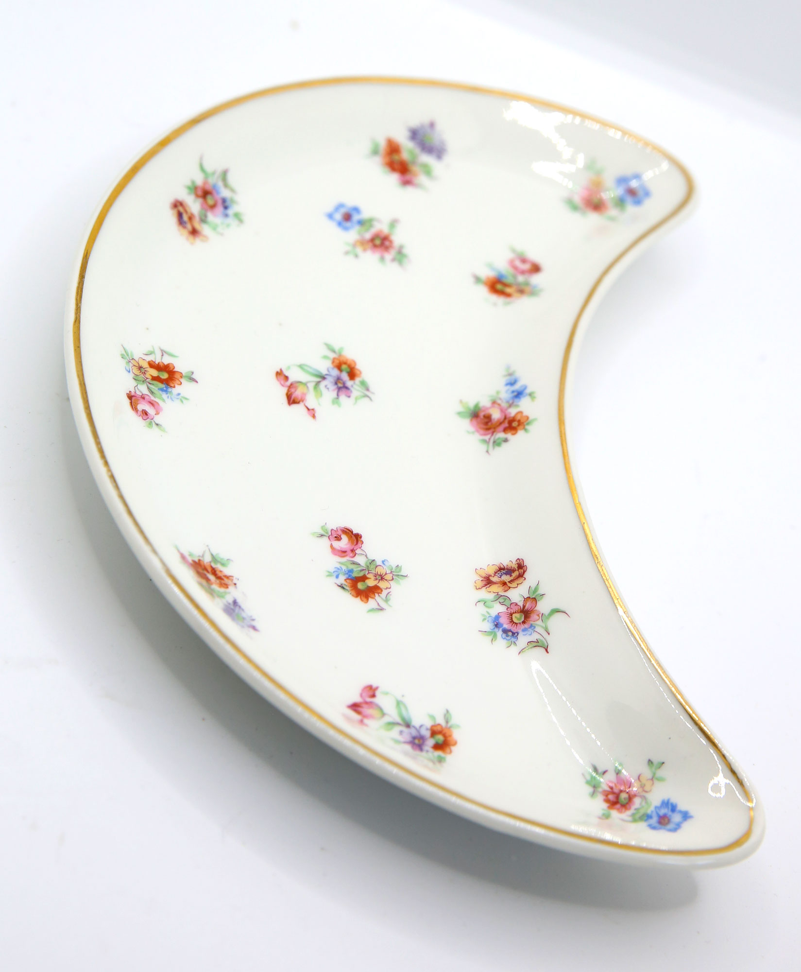 Delight moon with flower motifs and gold border in Limoges porcelain