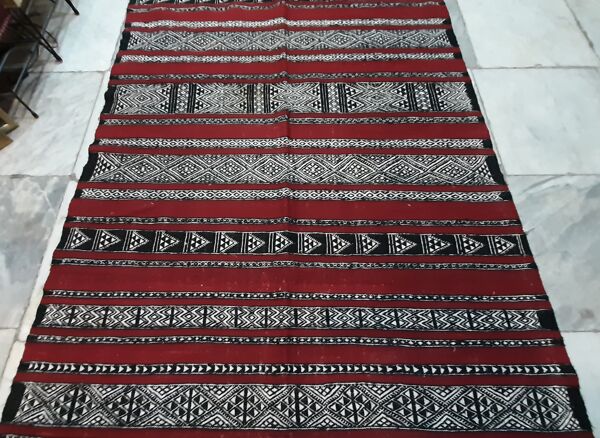 tapis kilim marocain rouge noir tapis berbère en laine fait à la main 120x200cm