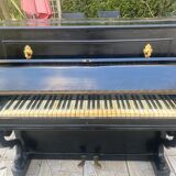 Piano droit noir