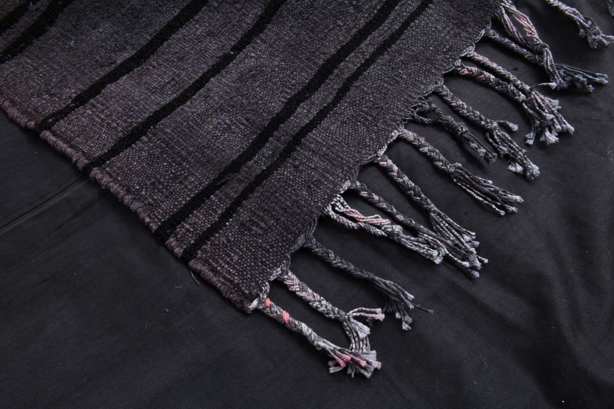 Gray & black oversize hemp rug 316x204cm