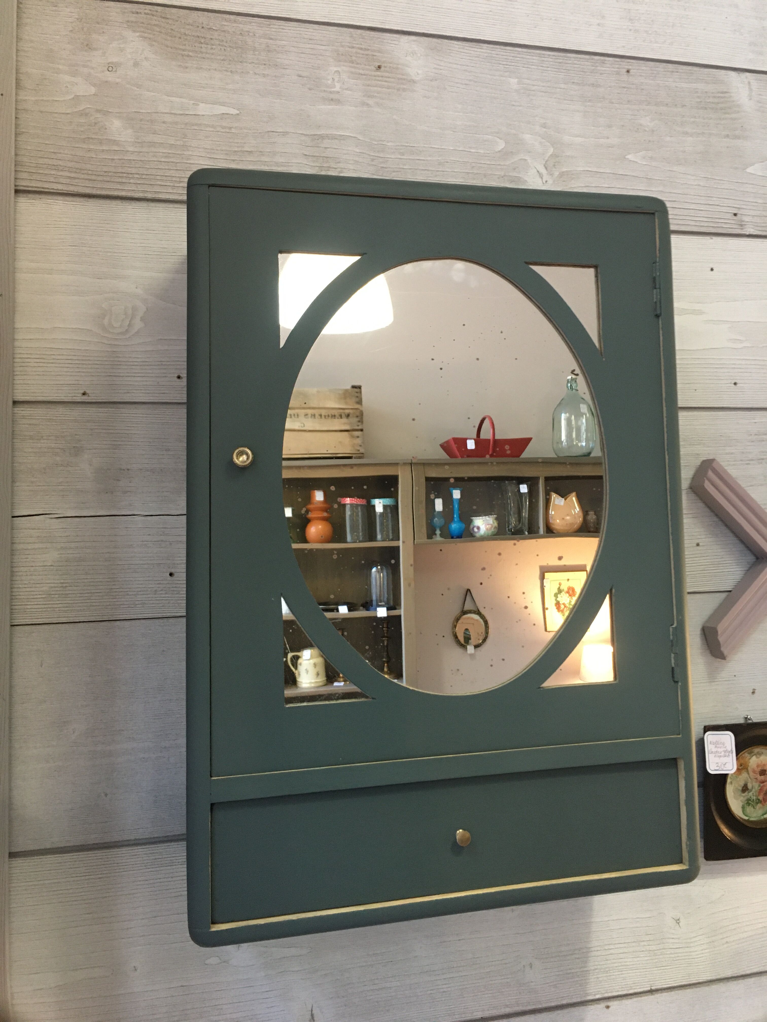 Wall-mounted toilet cabinet