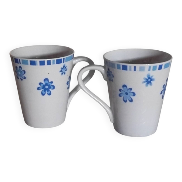 Tasses a fleurs bleues