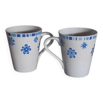 Tasses a fleurs bleues