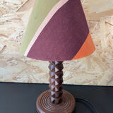 Lampe en bois sculpté avec abat jour