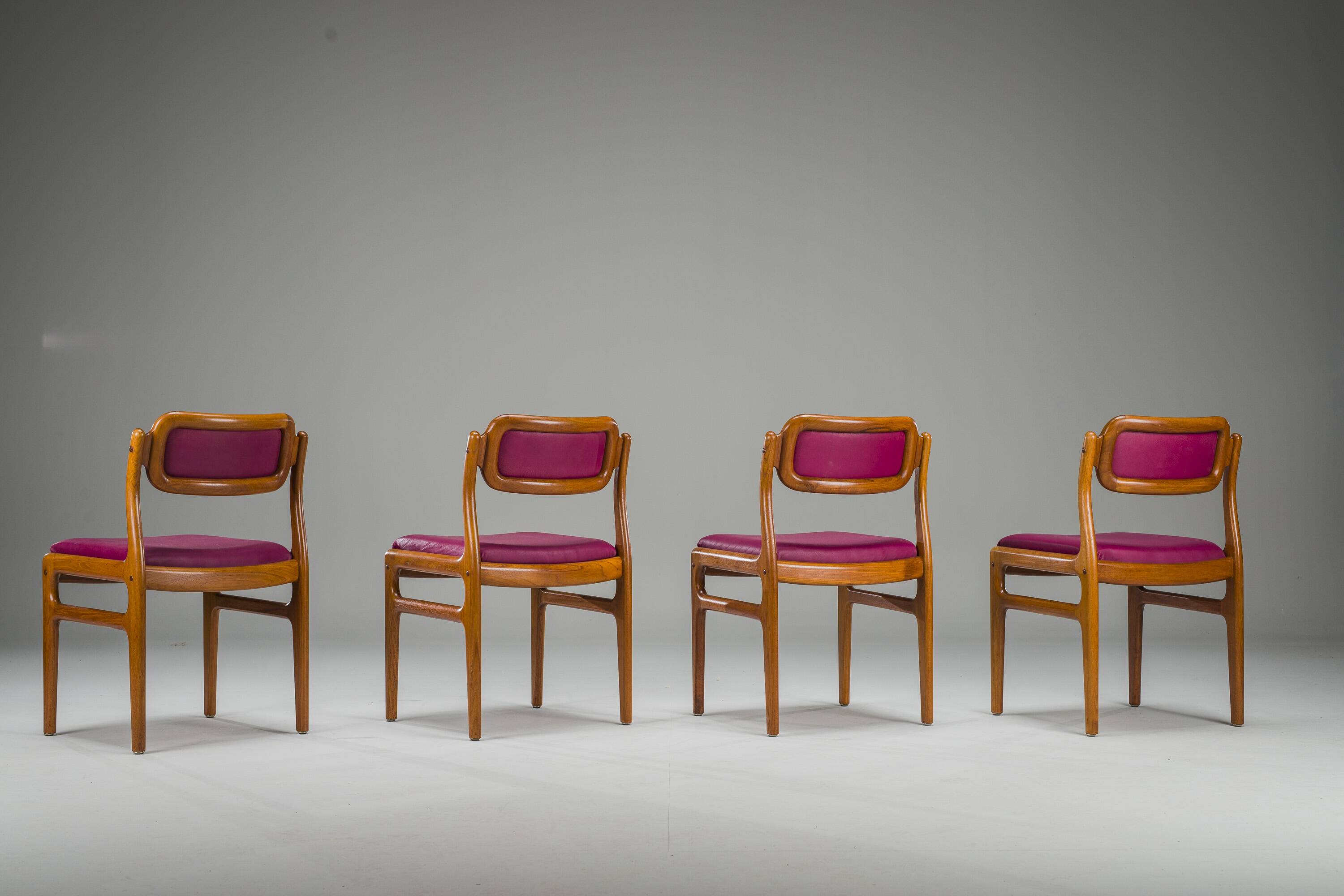 4 chaises en teck par Johannes Andersen pour Uldum