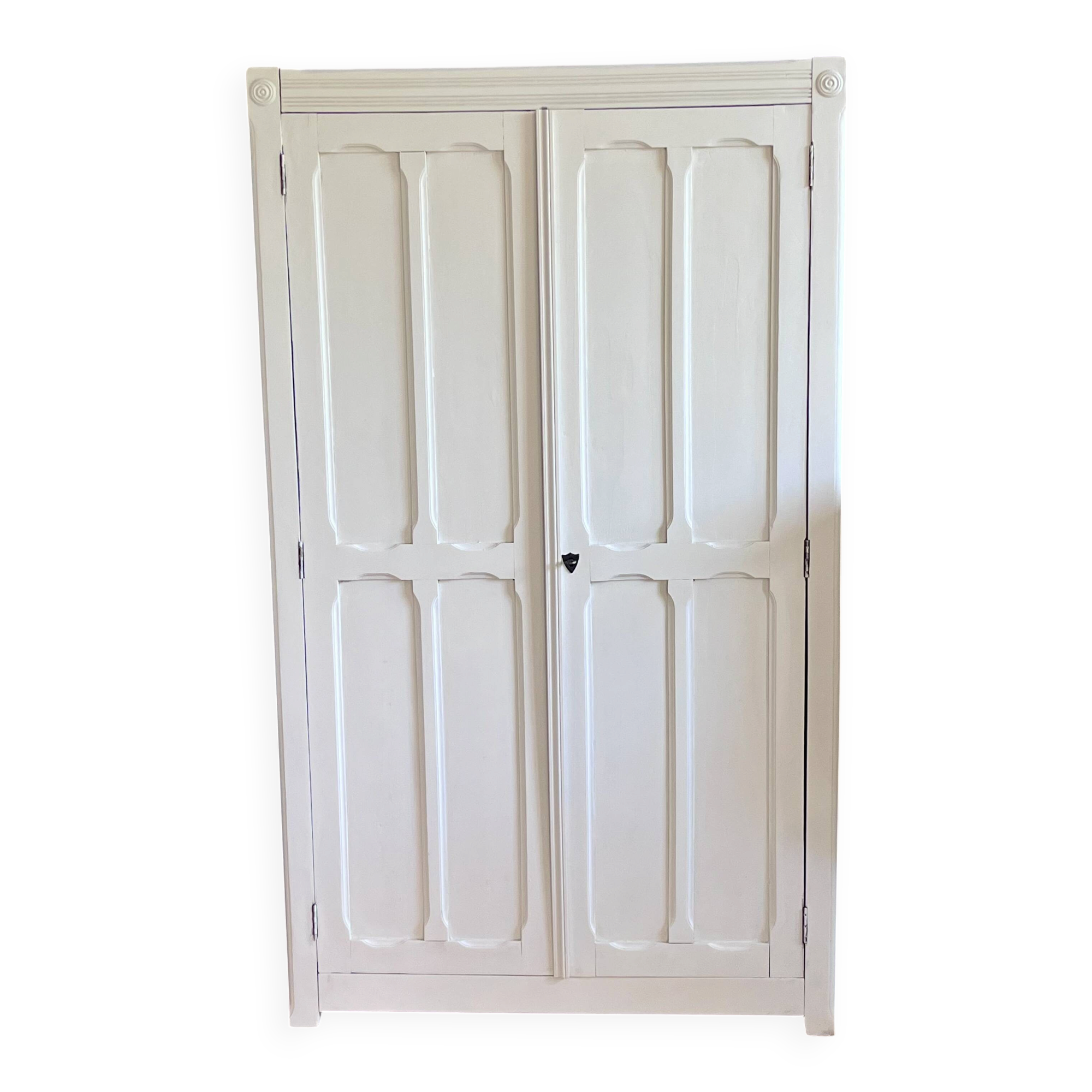Armoire parisienne vintage rénovée