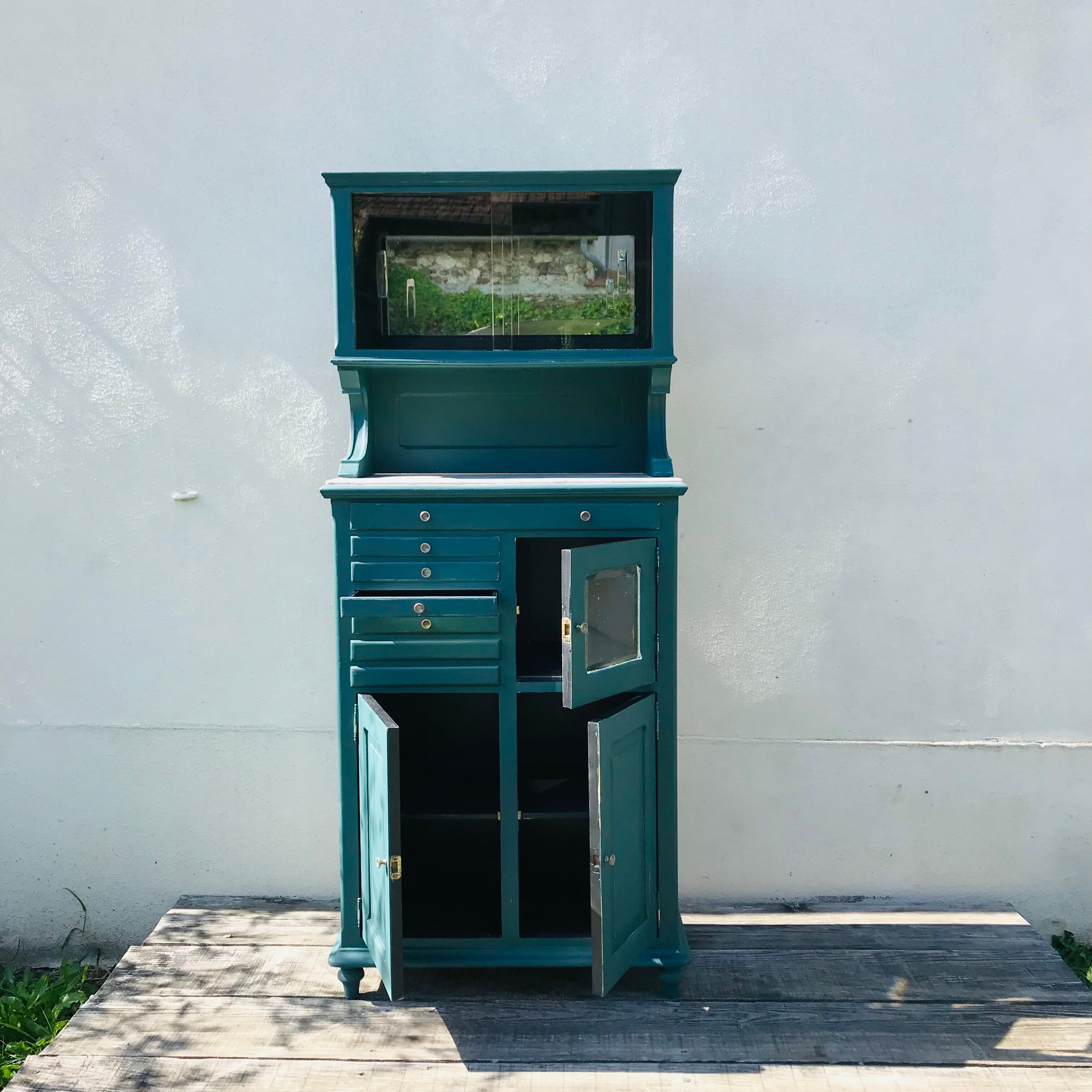 Vintage dentist's office 1930