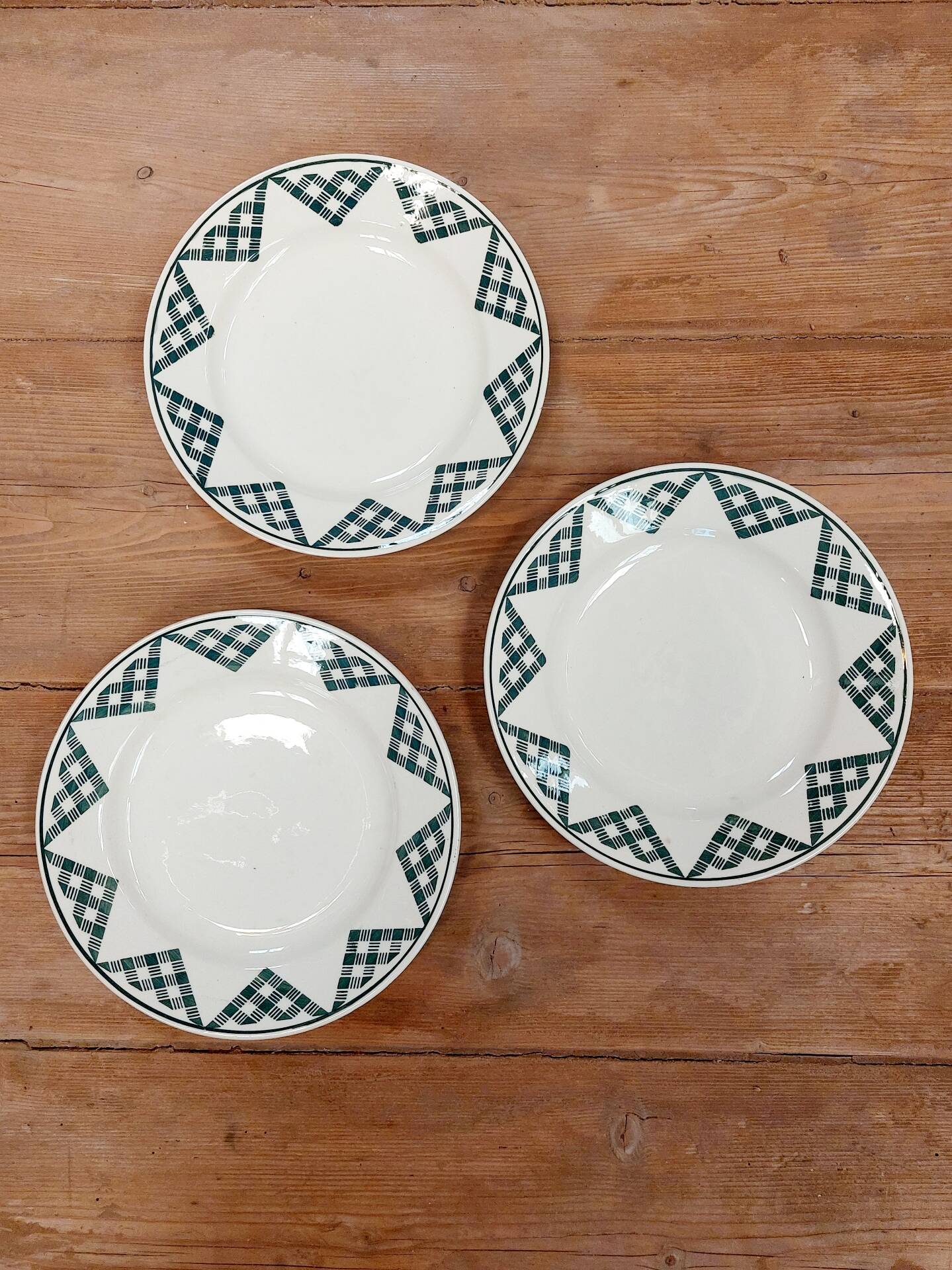 3 assiettes plates terre de fer - Saint Amand