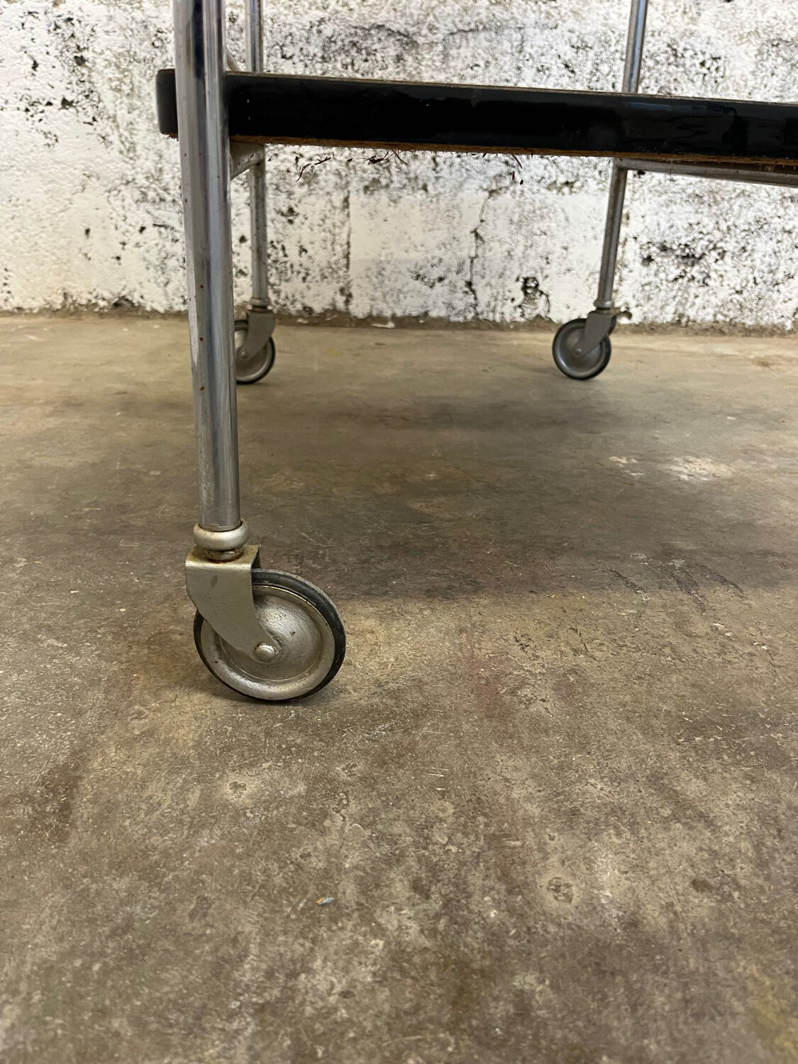 Désserte bar à roulettes vintage formica