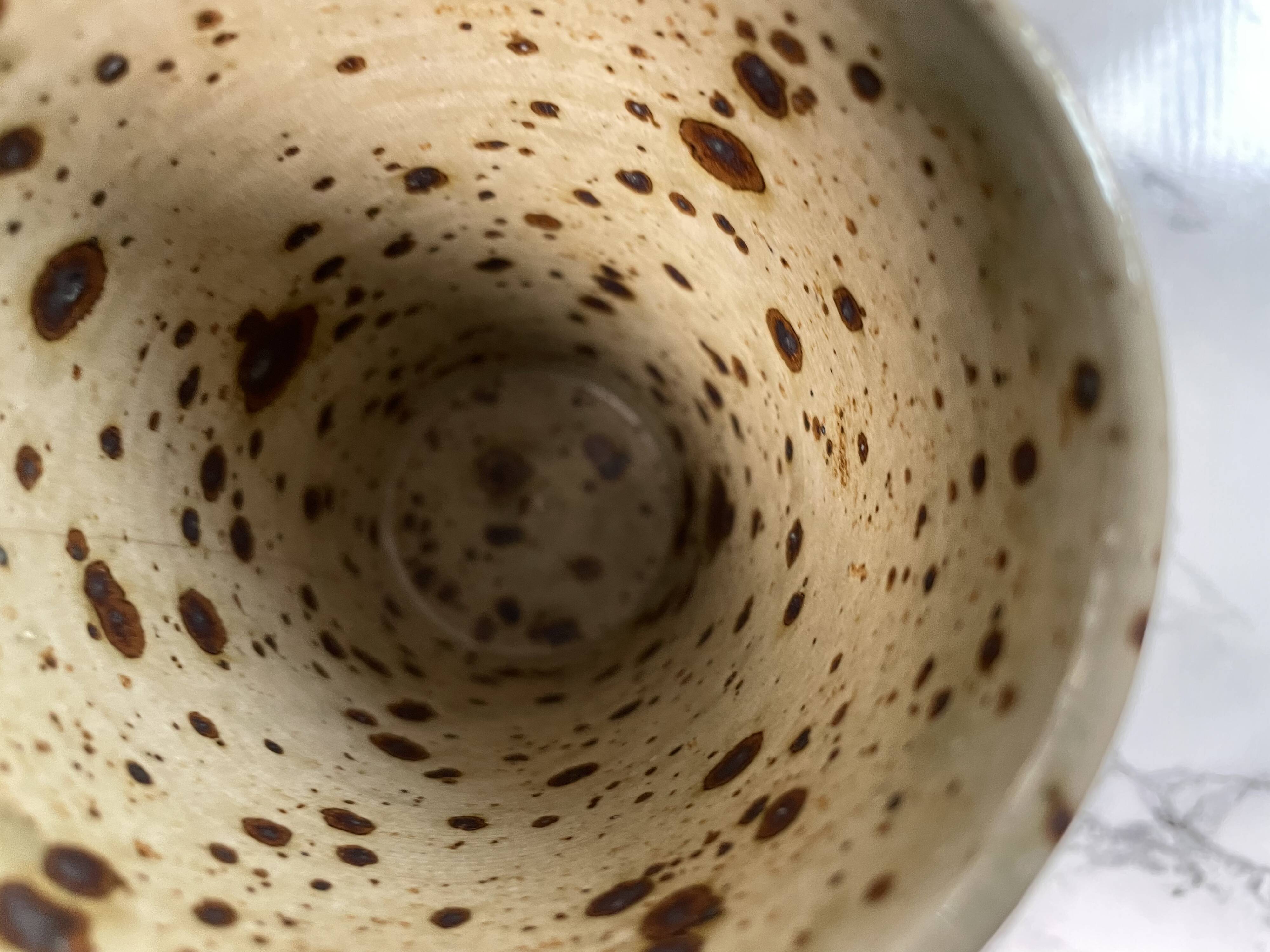 Beige pyrite stoneware mugs