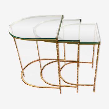 Suite de 3 tables gigogne en brinze doré et dalles de verre époque 1970/1980