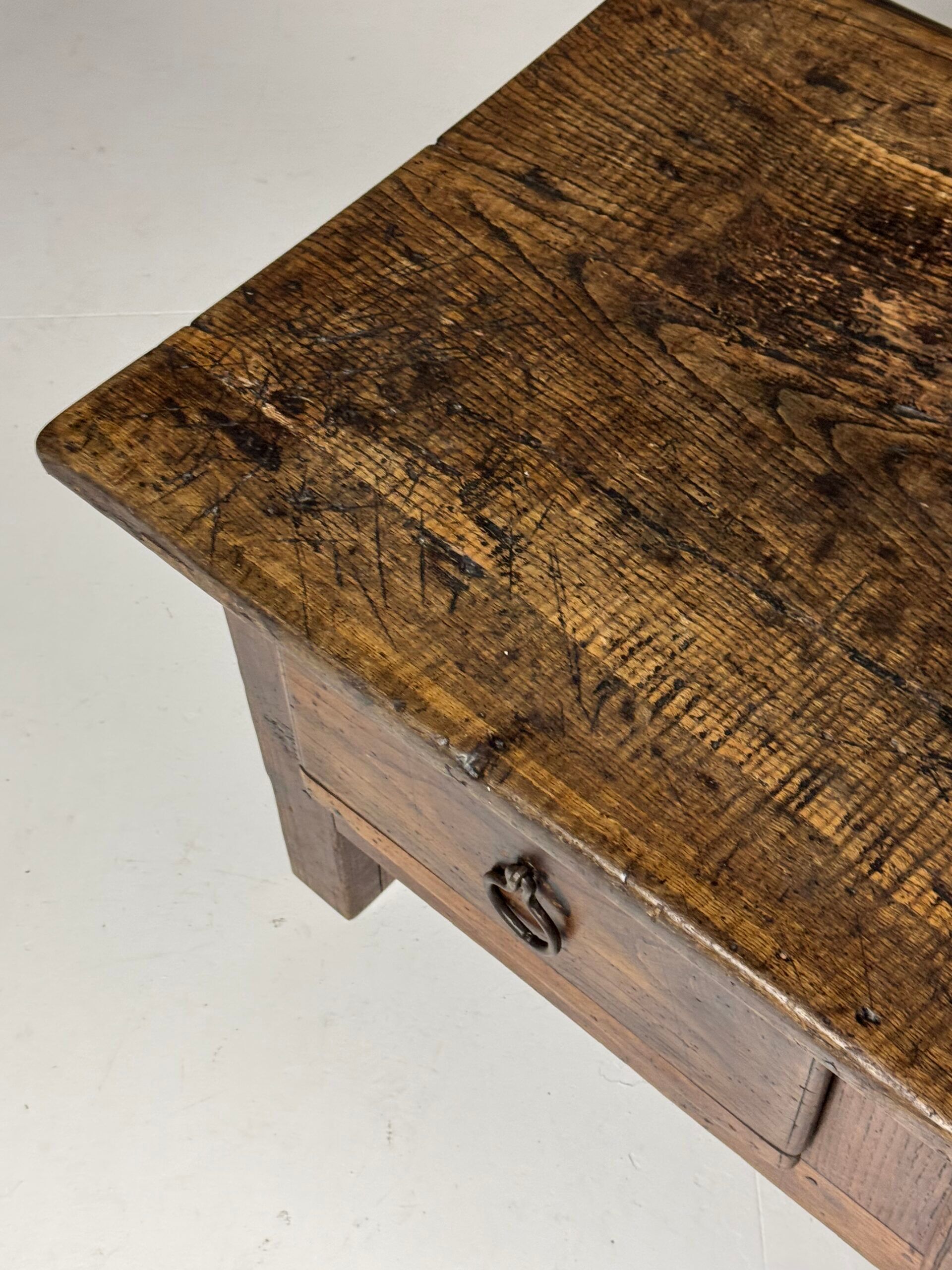 Table basse espagnole du XVIIIe siècle