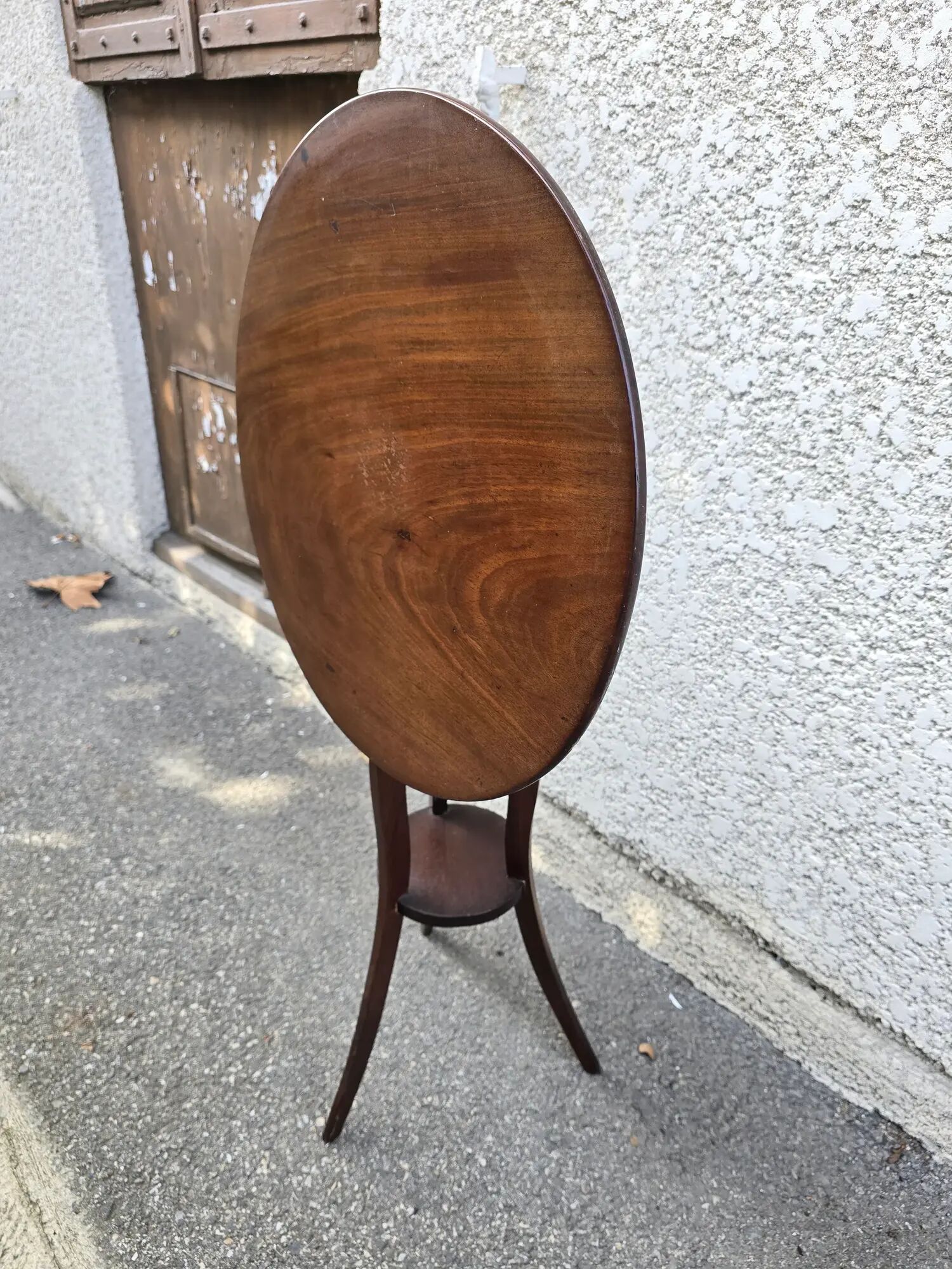 Tripod gueridon in mahogany with a tilting top – Directoire period / early 19th century