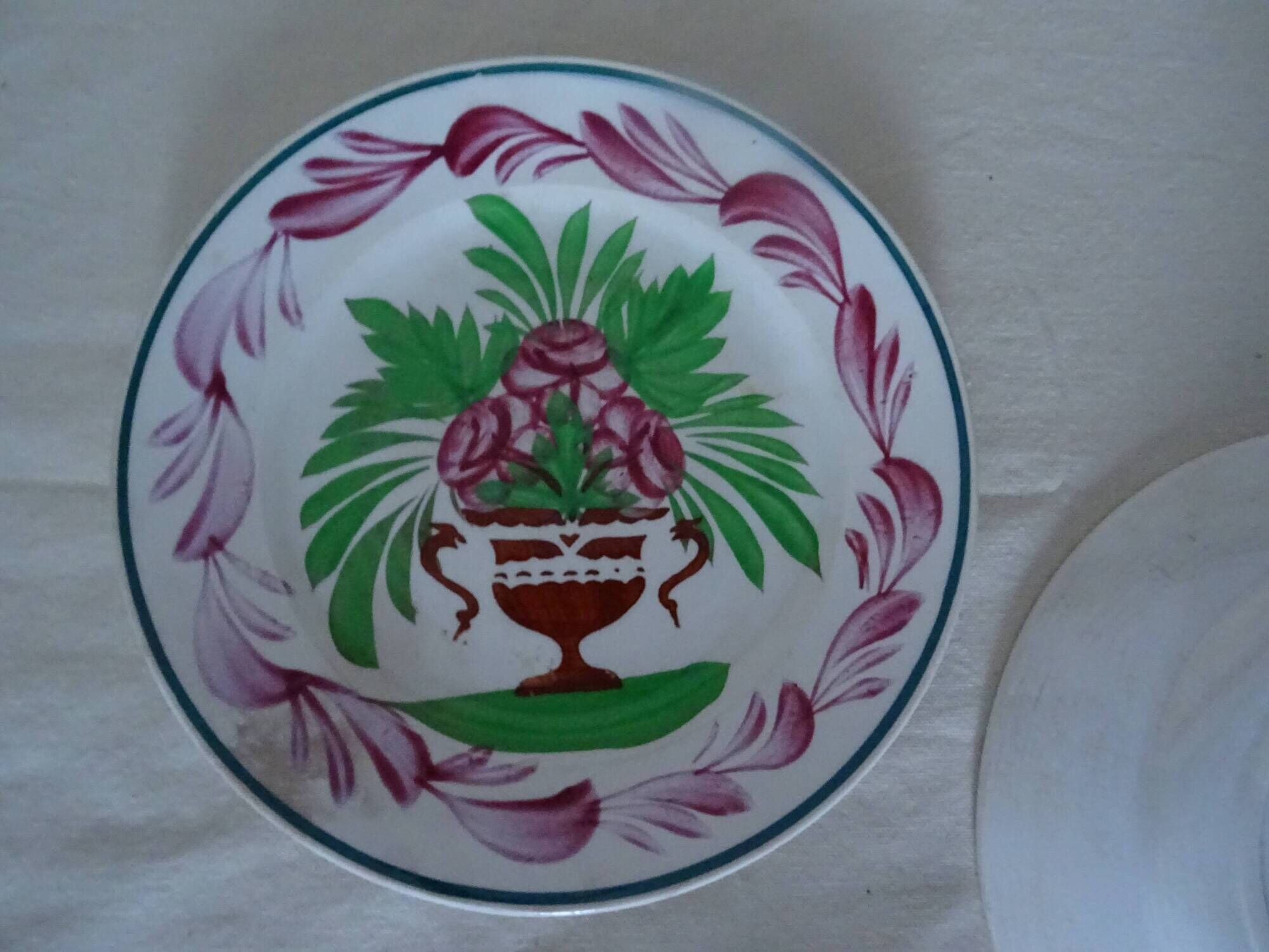 3 assiettes  plates sarreguemines, fleurs faience ancienne rouge et vert