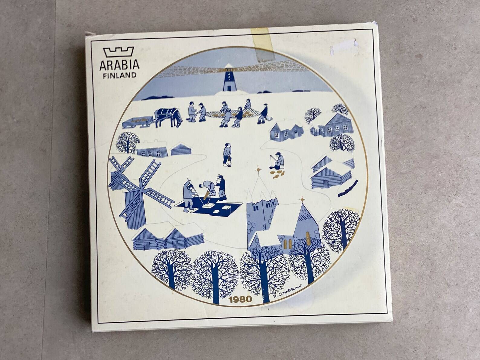 Vintage Raija Uosikkinen for ARABIA Christmas wall plate - 1980 original box included