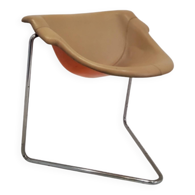 Chaise design ''Pussycat'' de Kwok Hoi Chan en cuir