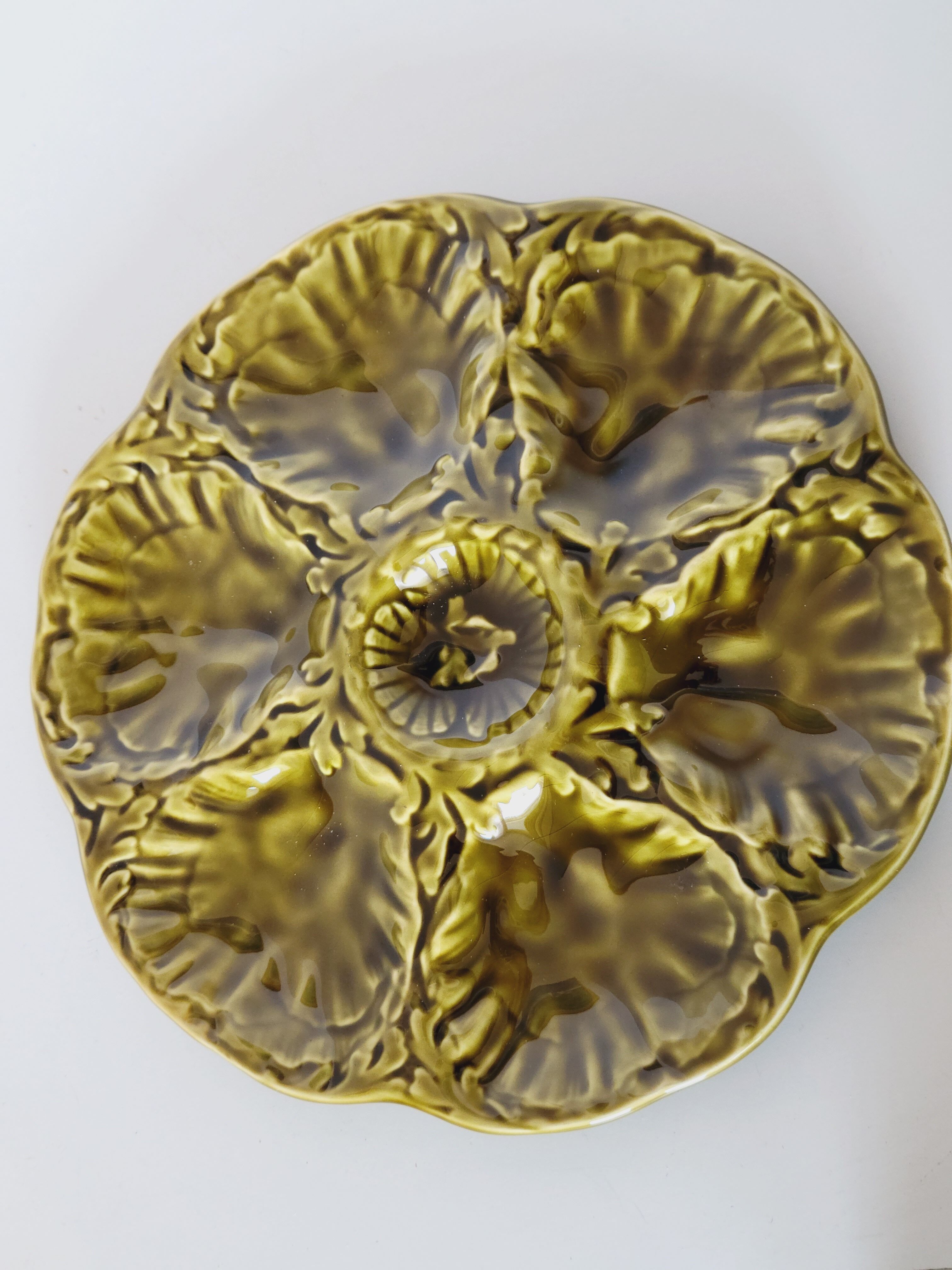 8 oyster plates barbotine Gien green color