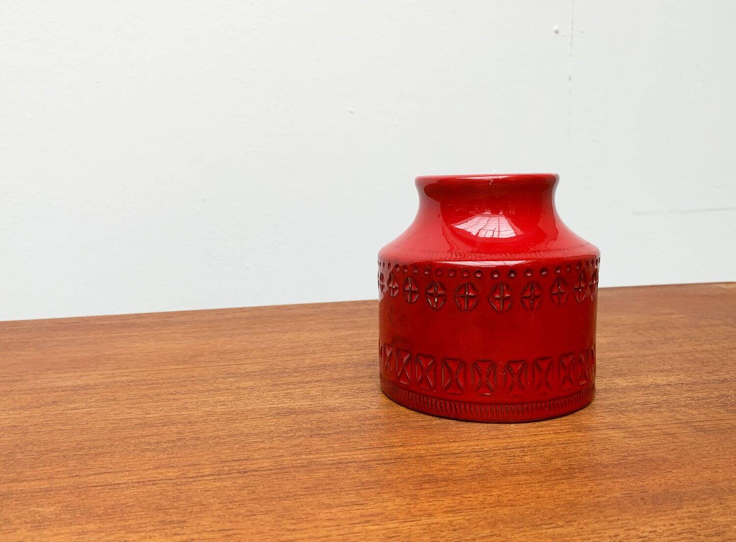Italian red ceramic vase from the mid-century by Aldo Londi for Bitossi, 1960s.