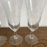 Champagne flutes with engraved flower decoration