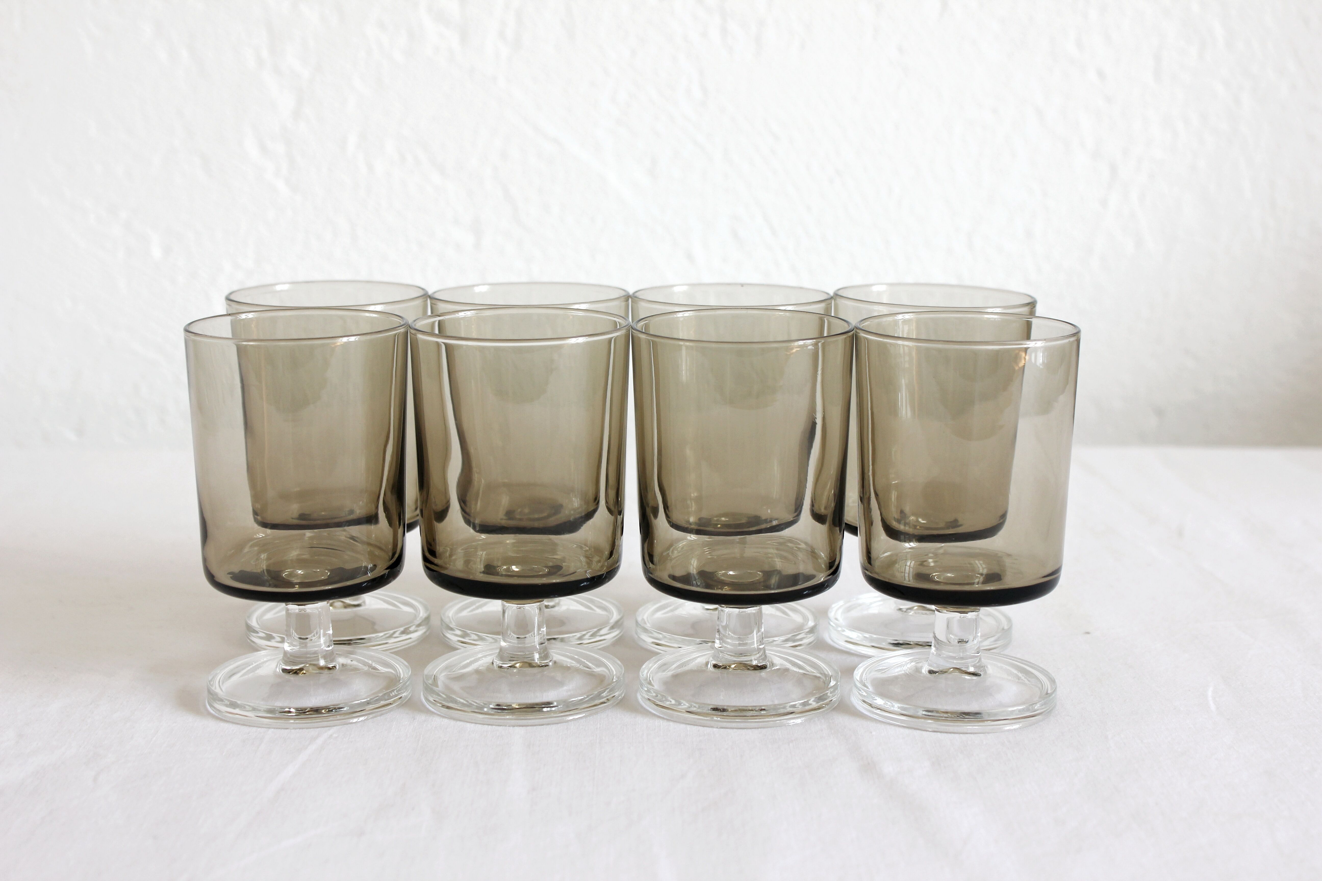 8 wine glasses in smoked glass Luminarc vintage 70s