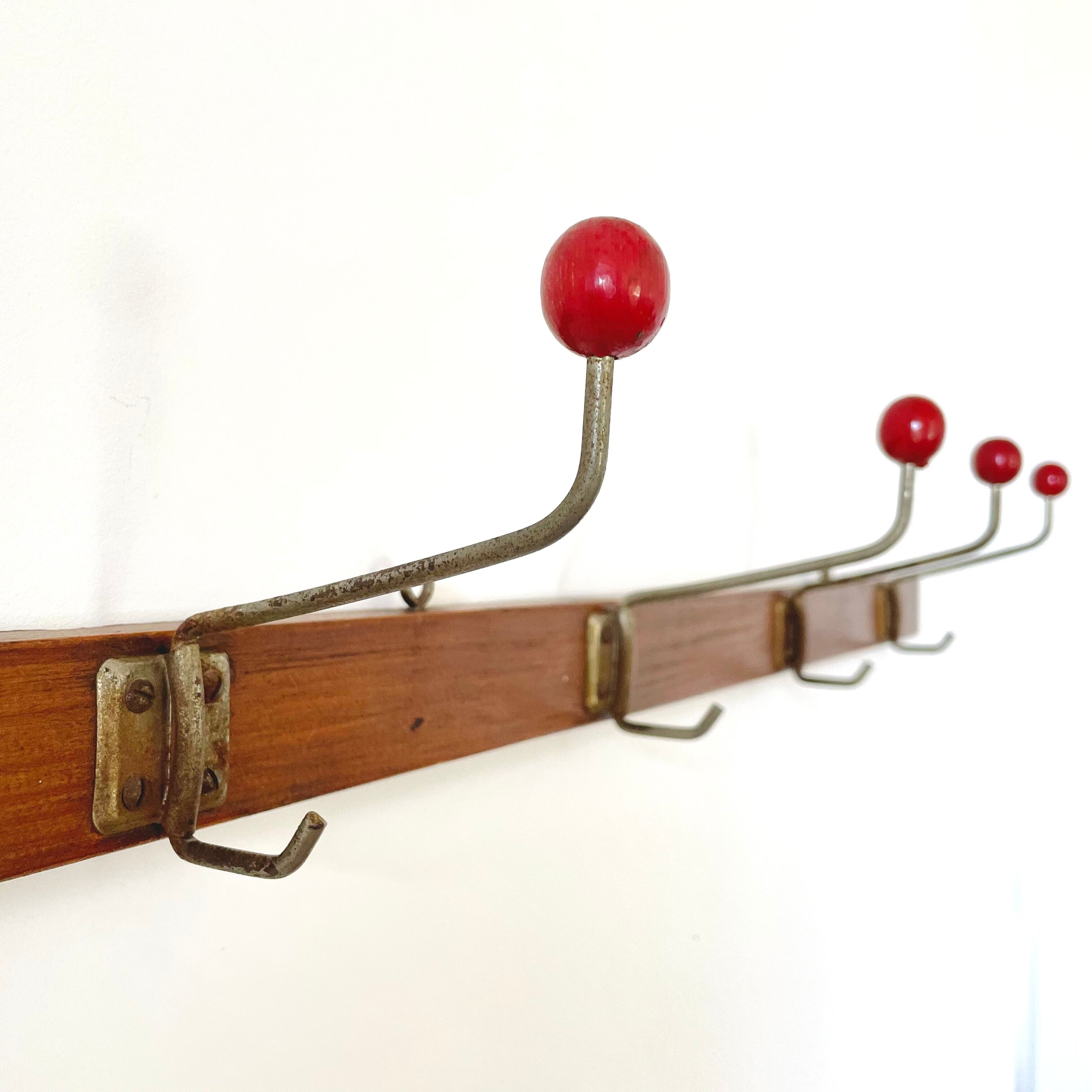 School-type coat rack