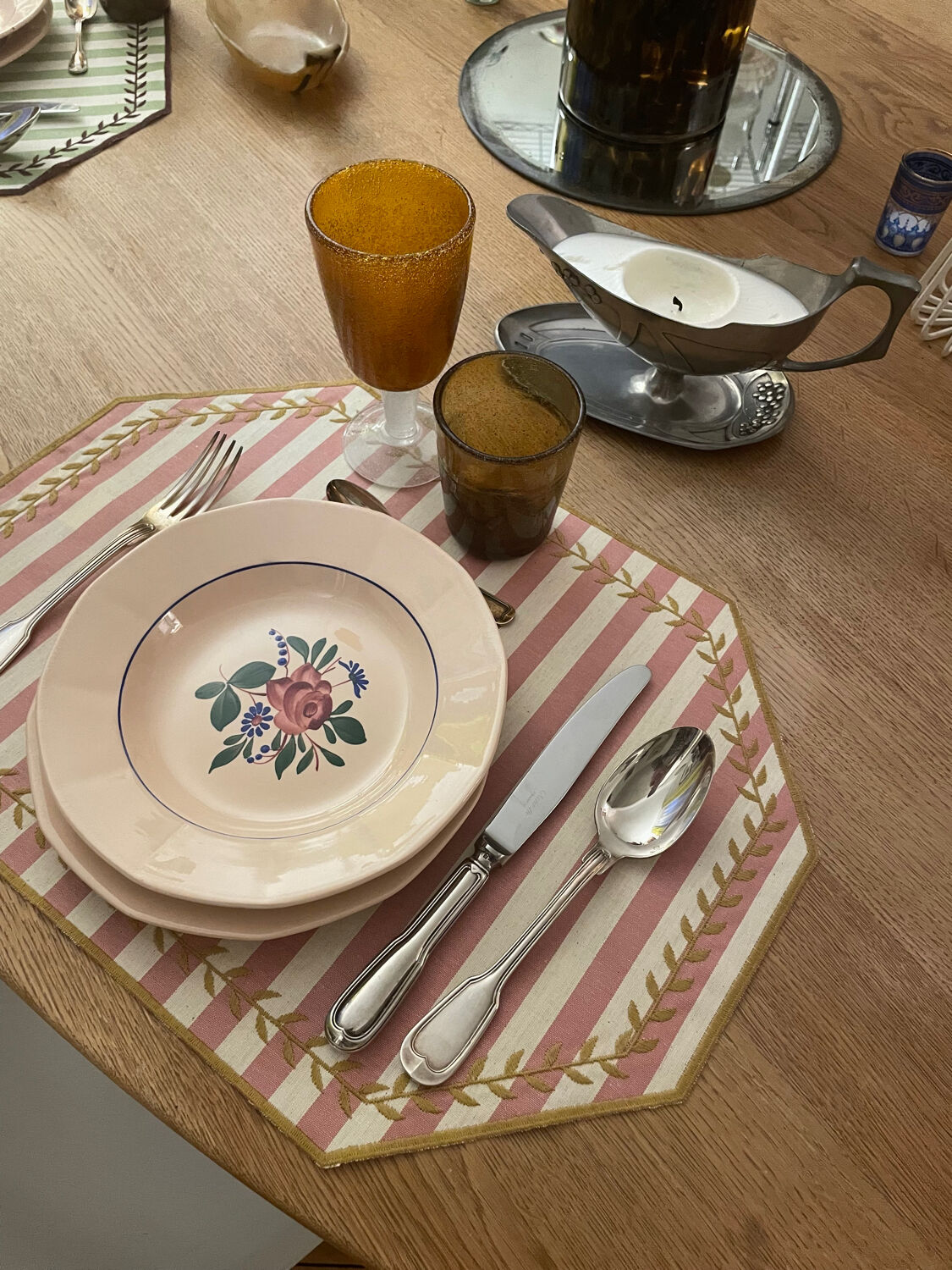 Many plates