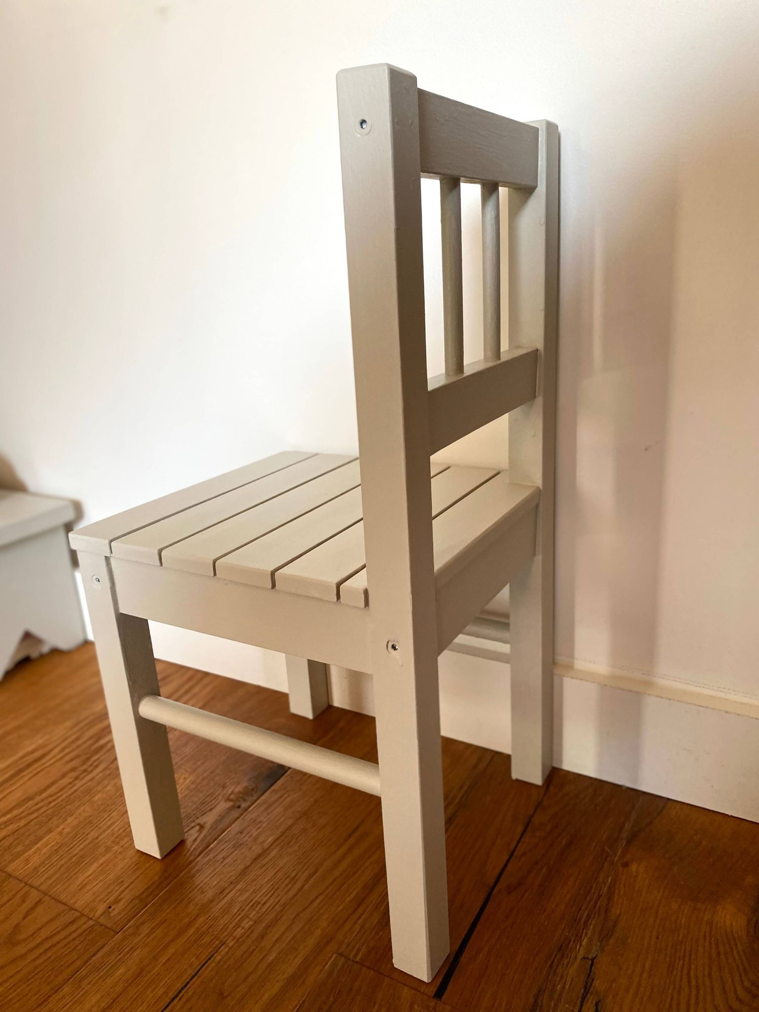 Chaise pour enfant en bois ancien