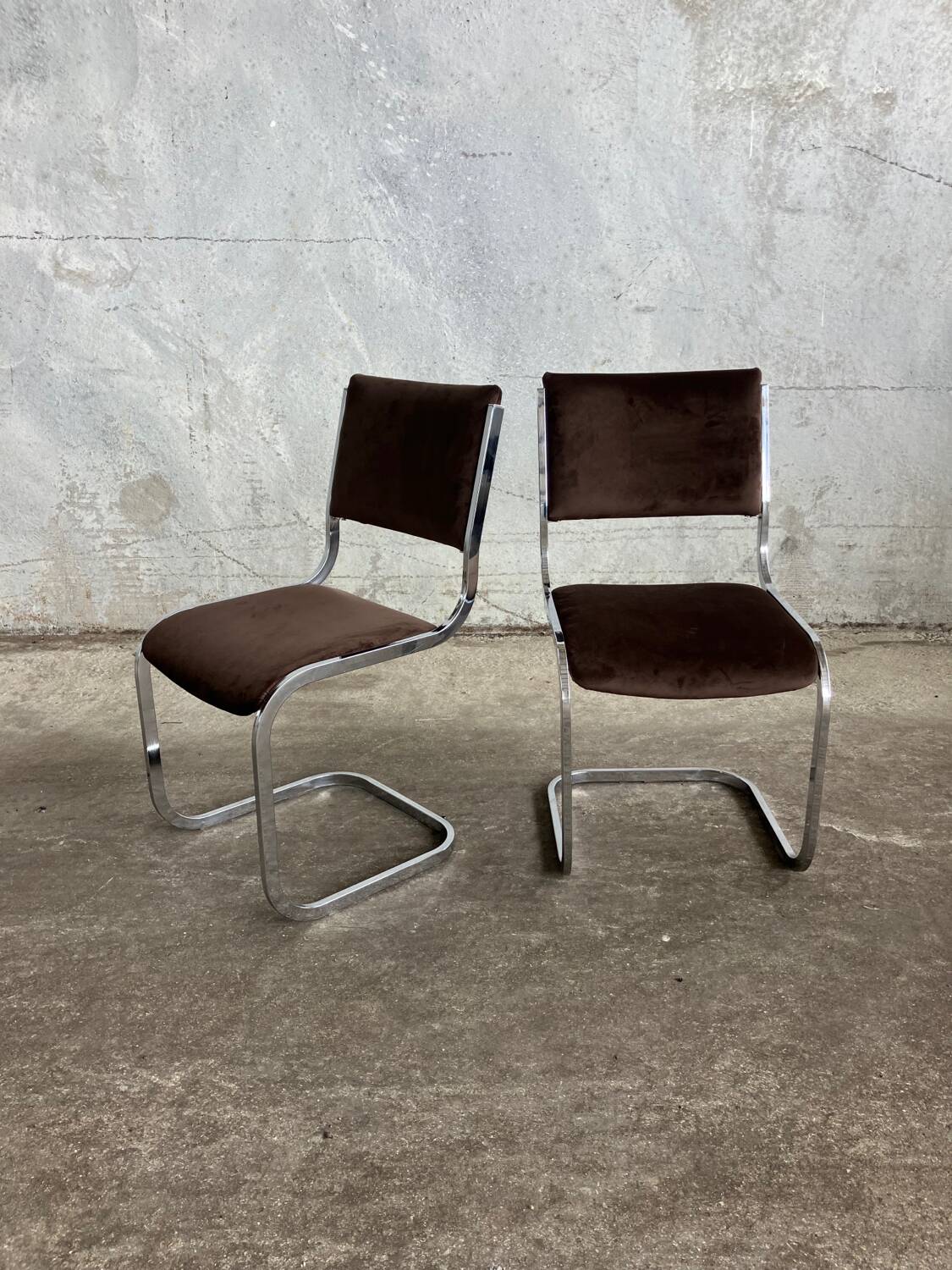 Paire de chaises chromées vintage 1970