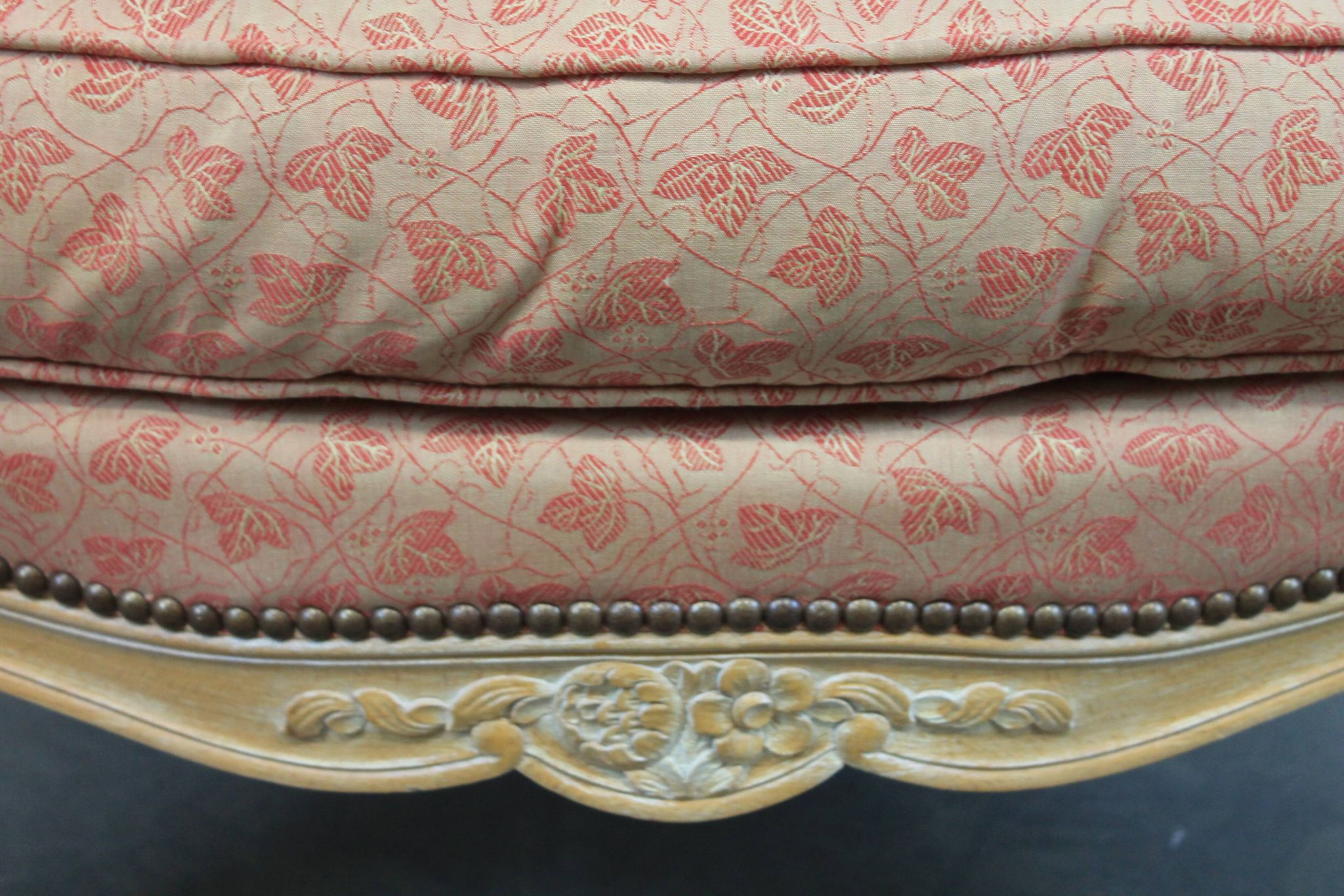 Paire de fauteuils bergère de style Louis XV