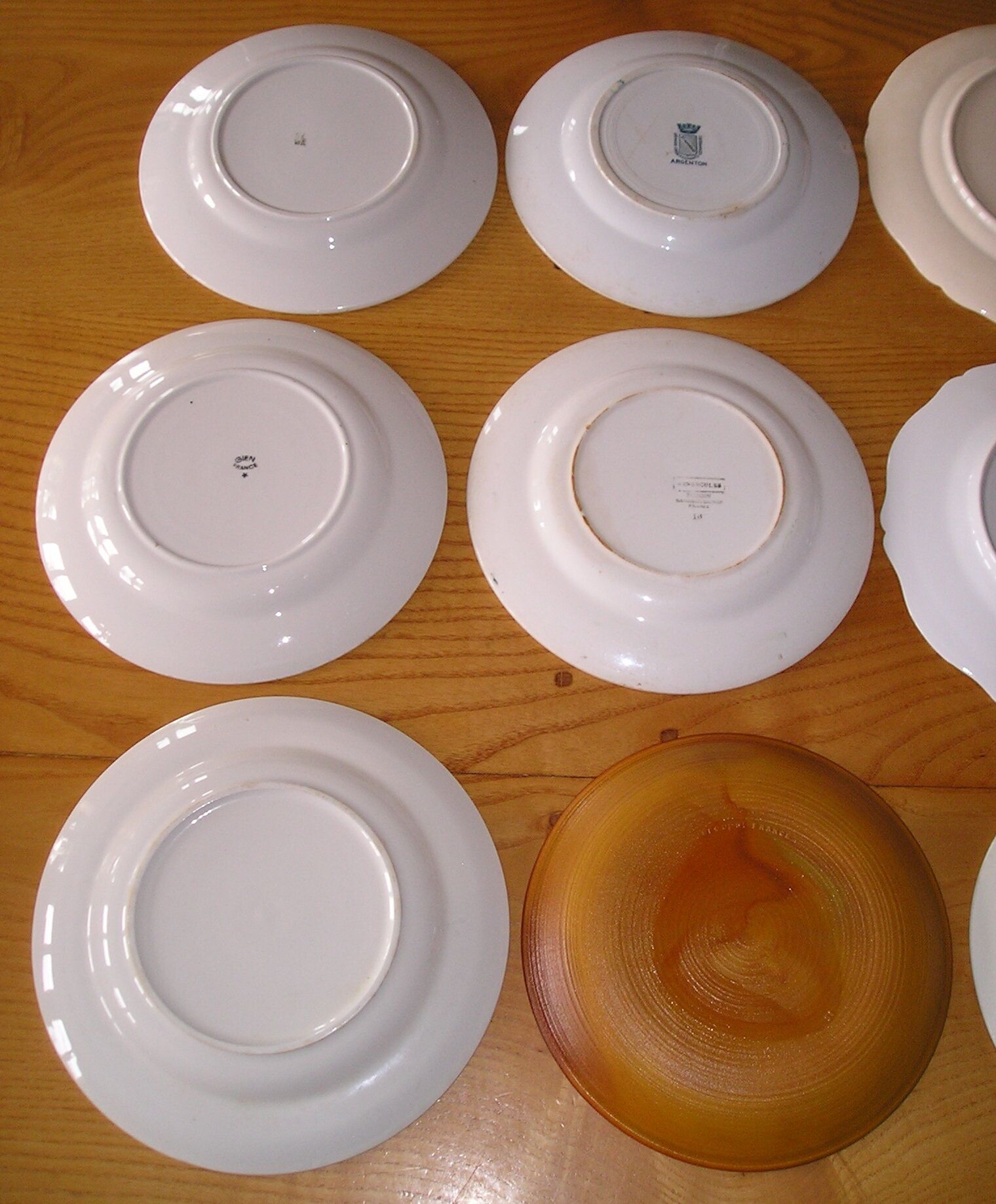 Set of 12 different flat plates