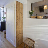 White and wood bonnet