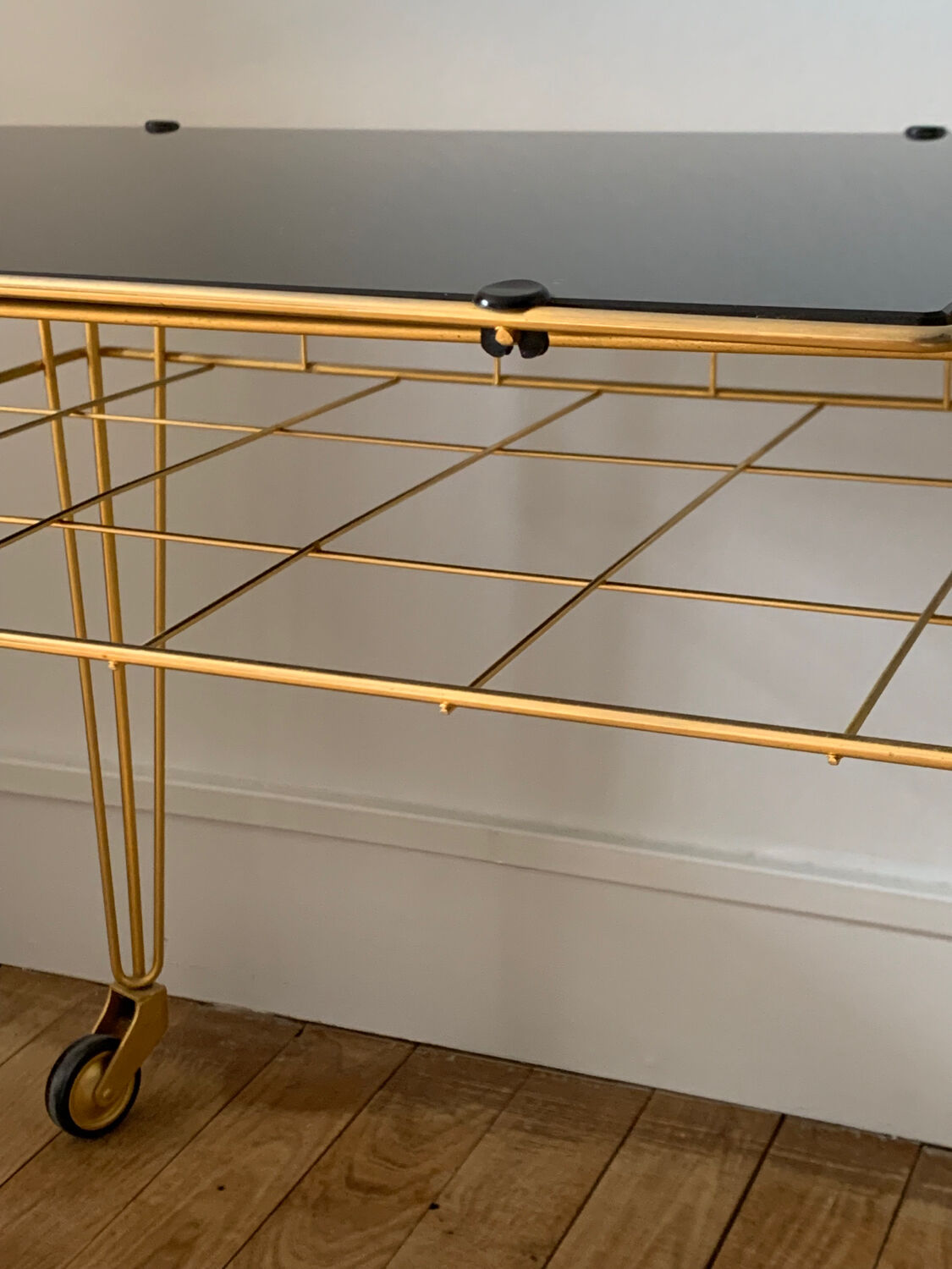 Table desserte vintage sur roulettes
