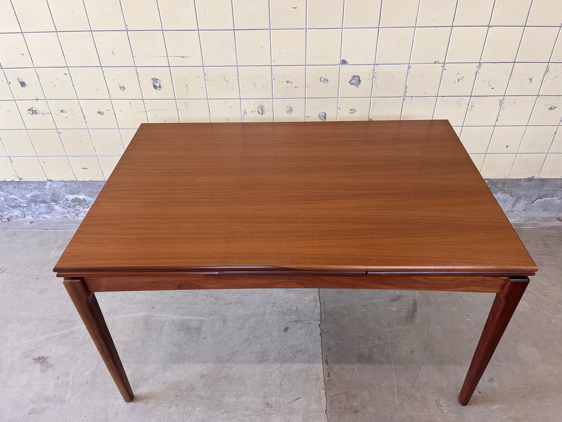 Table à manger en teck vintage