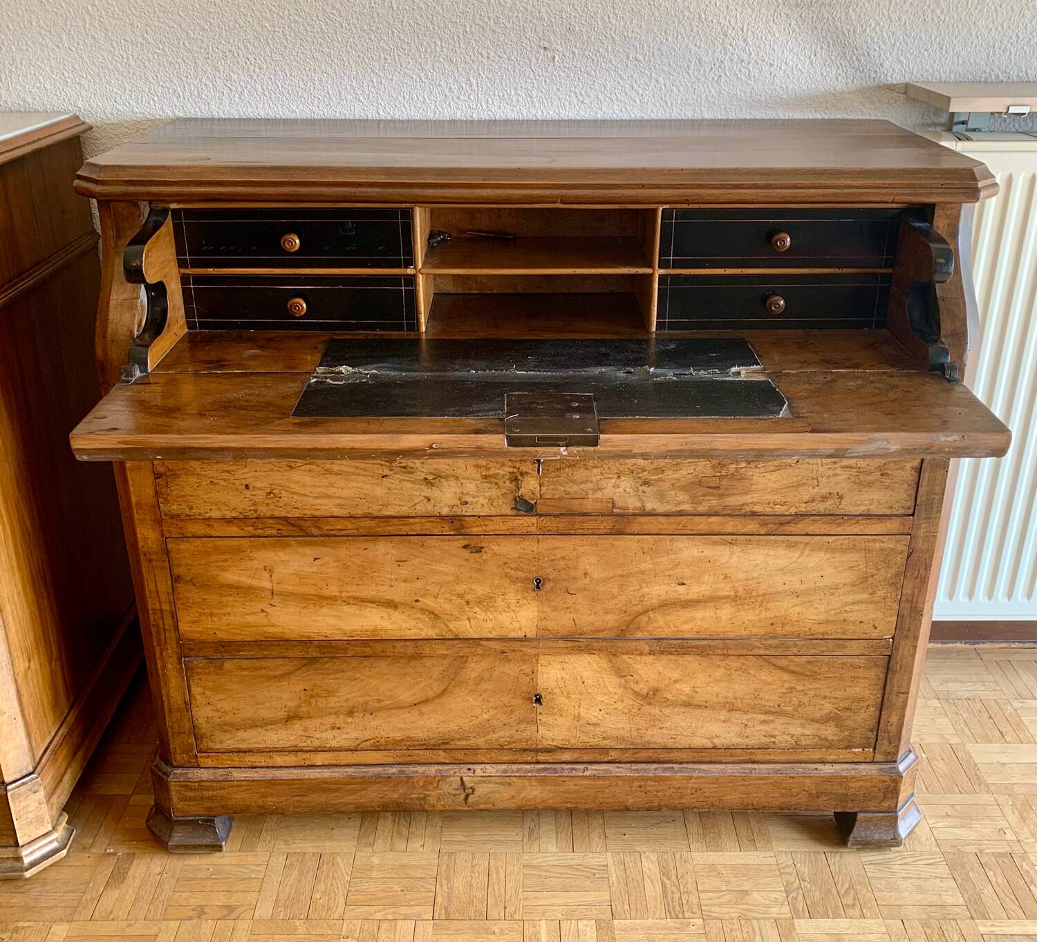 Secretary chest of drawers