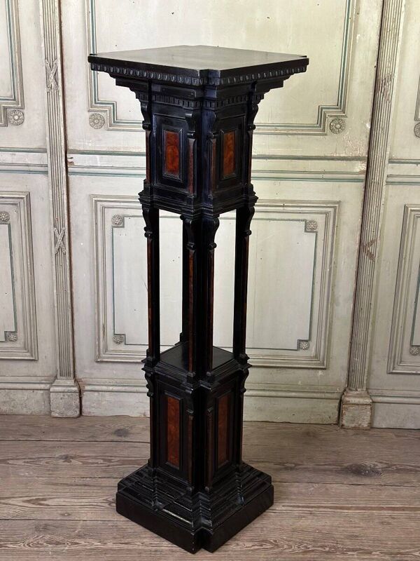 Sellette en bois noirci et placage de loupe, superbe assemblage de moulures vers 1880