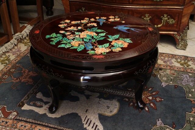 Circular wooden coffee table with bird decoration China Far East