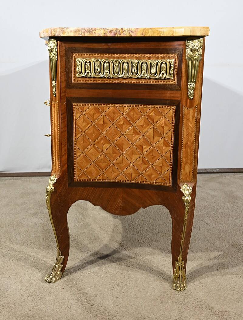 Rosewood and Amaranth chest of drawers, Louis XV / Louis XVI Transition style – Late 19th century