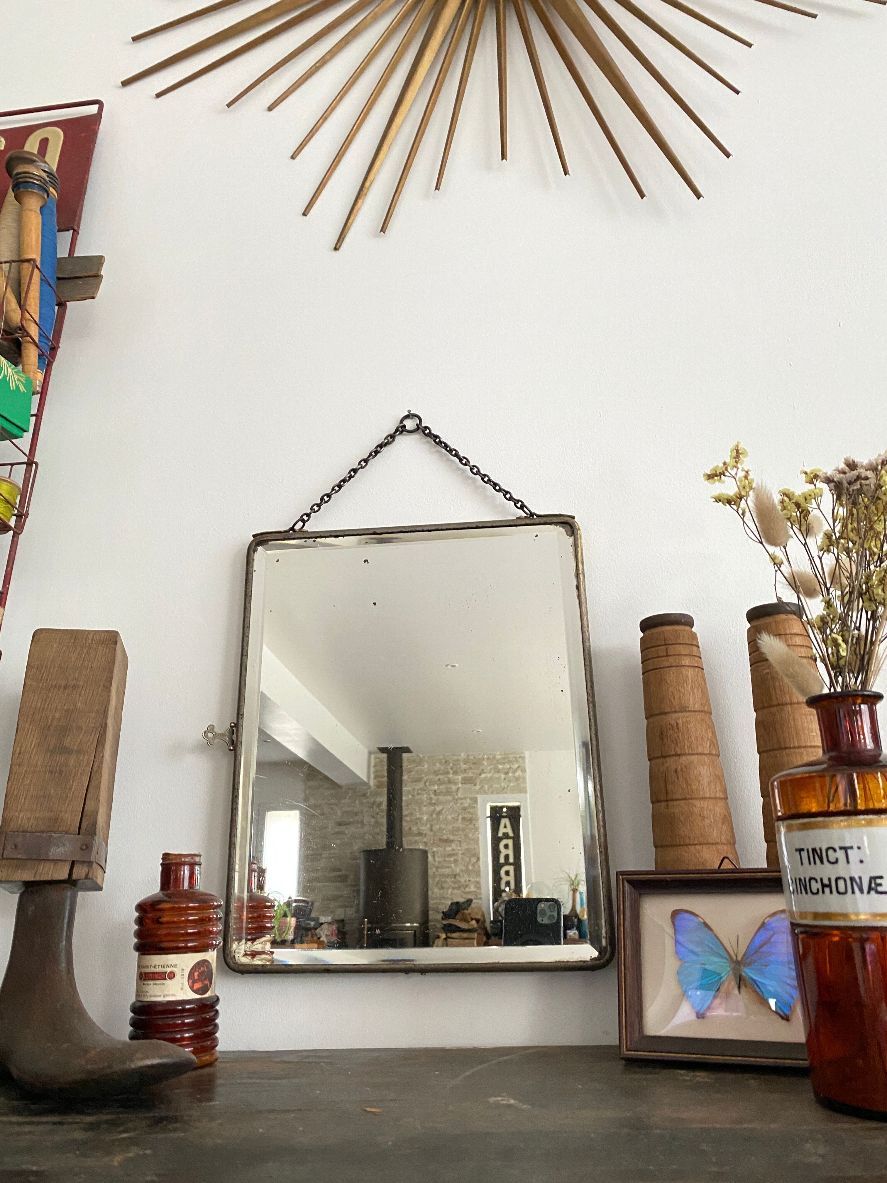 Barber mirror with chain 33 x 28 cm