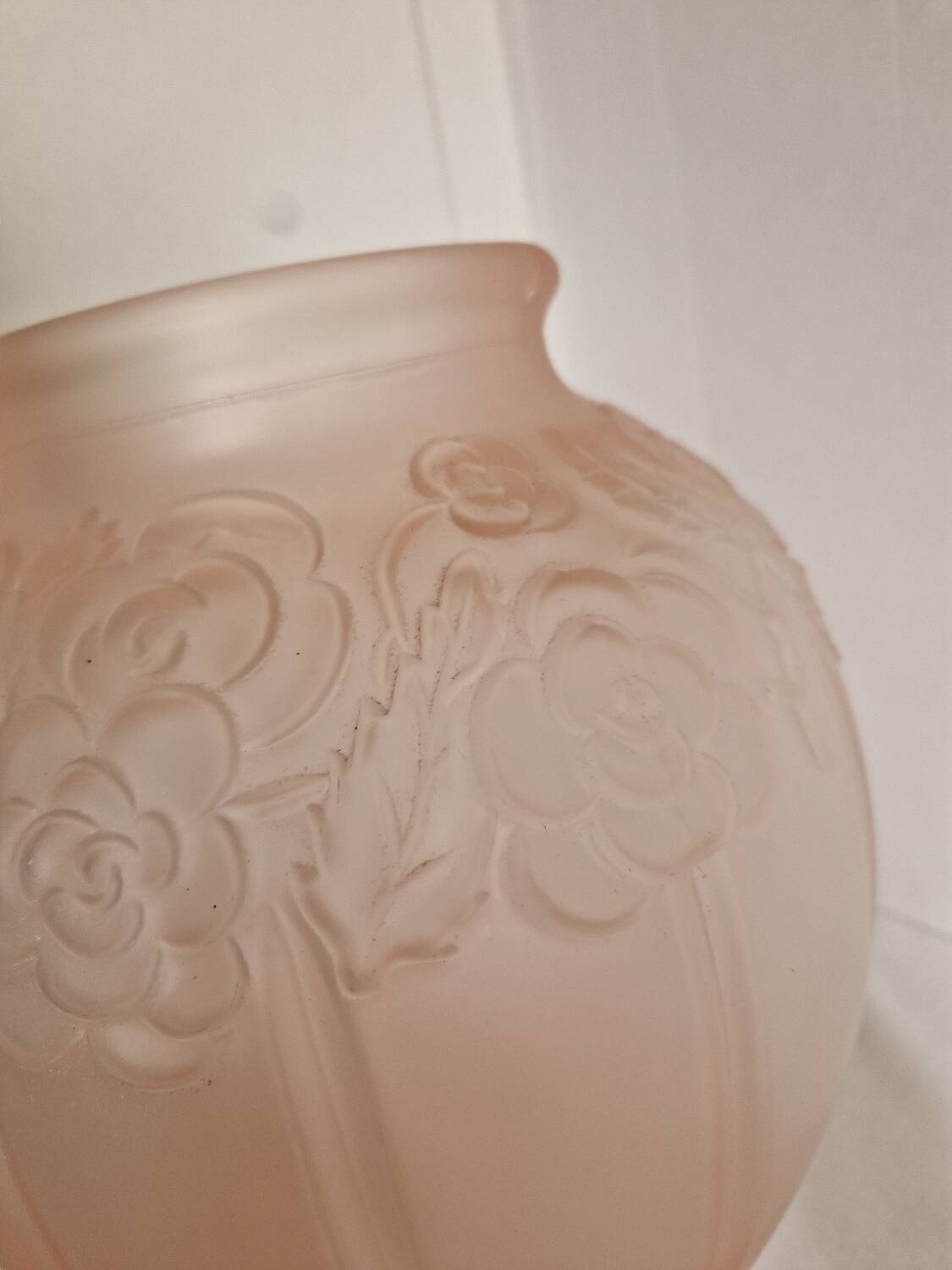 Large pink art deco vase in molded glass with flower decoration