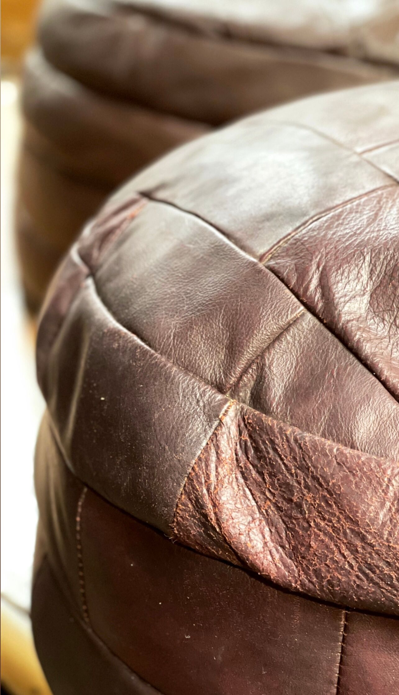 Paire de poufs vintage en patchwork de cuir brun par de sède, 1970