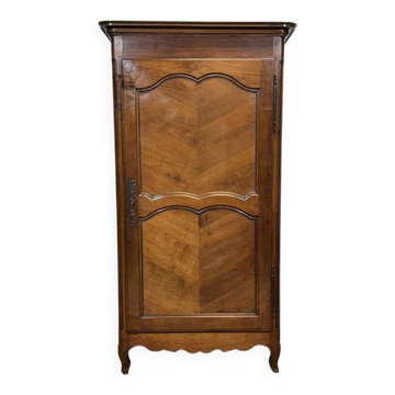 Louis XV bonnetière in cherry wood, early 19th century.