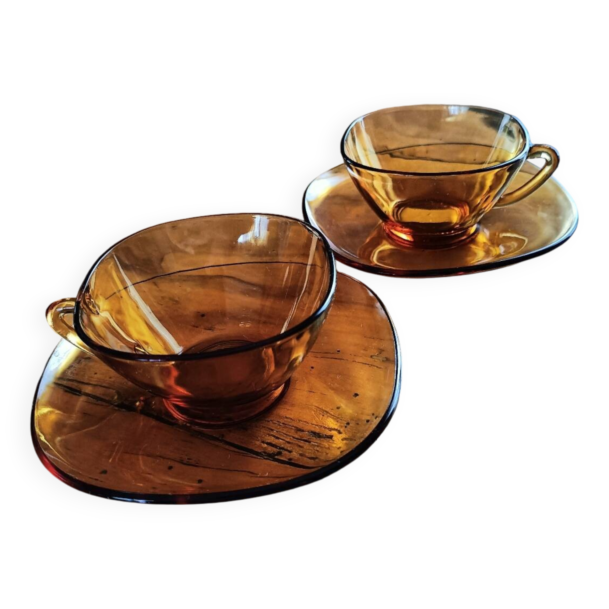 2 coffee cups and saucers Vereco