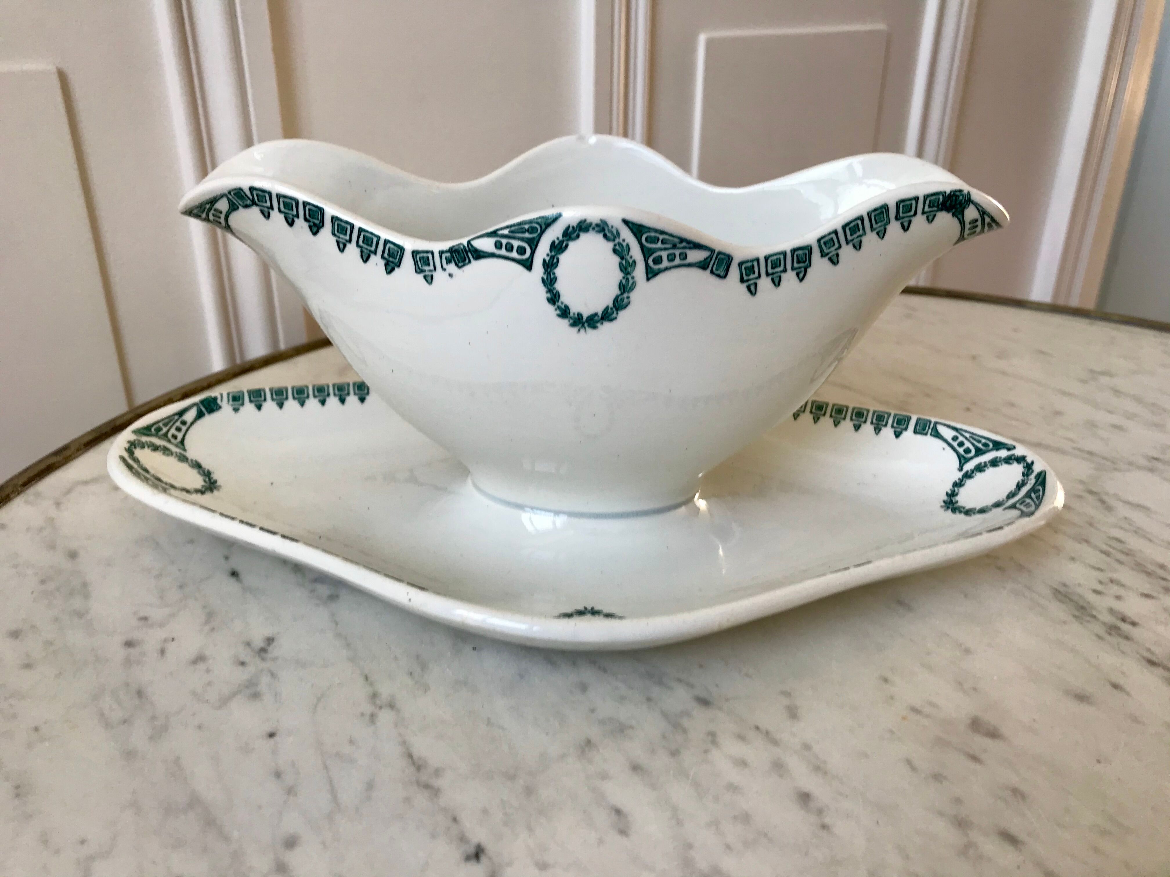Gravy boat Terre de Fer Saint-Amand XIXth