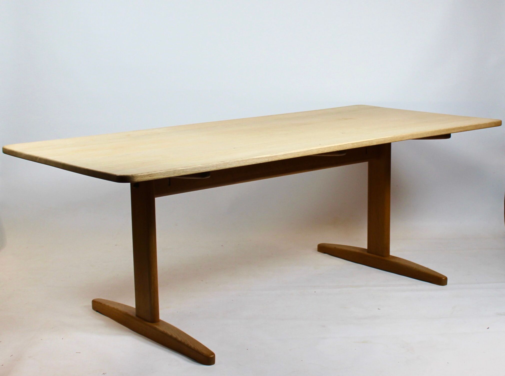 Table à manger Shaker, modèle C18 conçu par Børge Mogensen