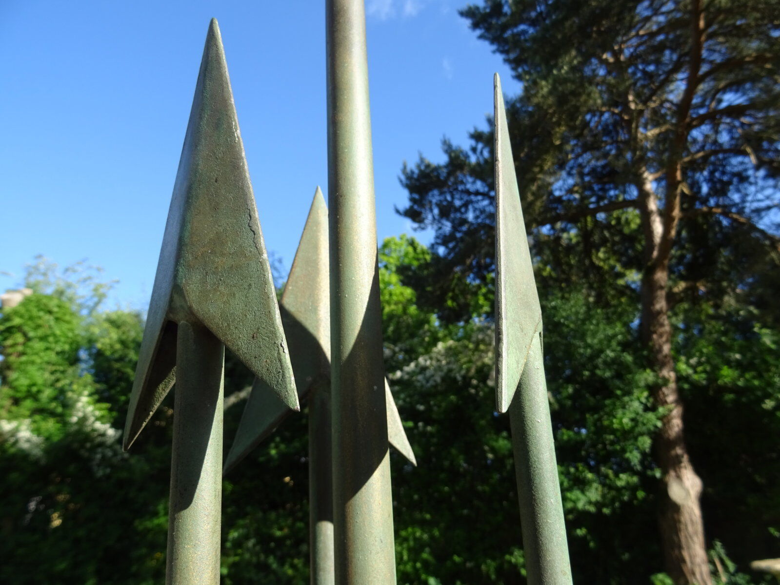 Art deco wrought iron floor lamp with arrows