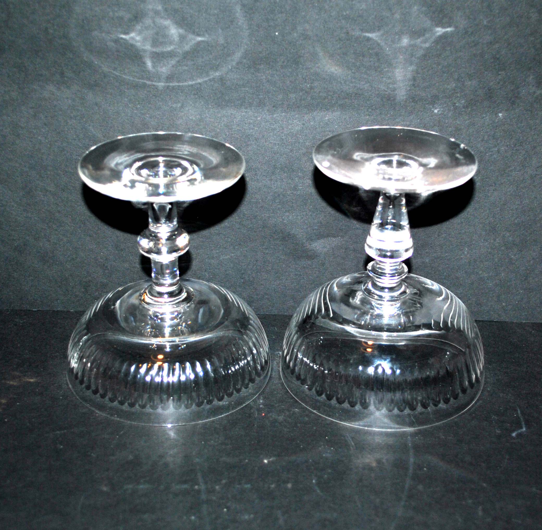 Lot de 2 coupes à champagne anciennes en cristal taillé 1900 frise oves 10.5cm