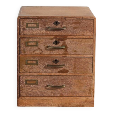 Small Japanese desk chest in oak and red pine, mid-Showa period, circa 1945–1970.