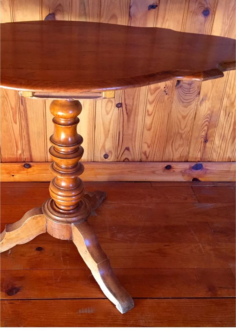 Antique furniture table 19th pedestal table oval tripod shape violin walnut solid provincial crafts